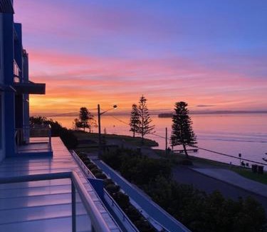 The Entrance Apartment | Lakeside Waterfront Apartment The Entrance