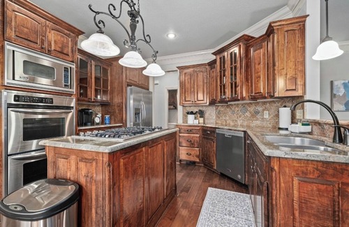 Fort Smith House | Lakeside Way Luxury Retreat