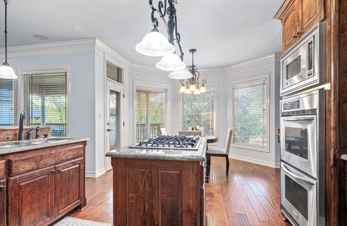 Fort Smith House | Lakeside Way Luxury Retreat