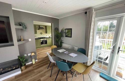 Ampney Crucis House | Lakeside Windrush Turret Lodge with Hot Tub Family Friendly On-site Facilities