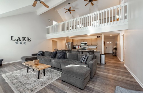 Blakeslee House | Lakeslee Lodge: Lake Access, Dock Slip, Hot Tub, Community Amenities!