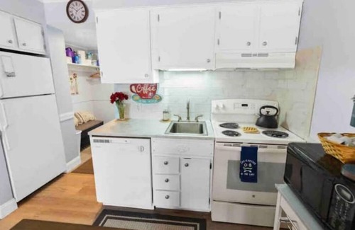 Weirs Beach Condo | Lakeview 1Bedroom w Kitchen Pool Hot Tub Concerts Fire Pit Hiking Weirs Beach