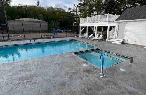 Weirs Beach Condo | Lakeview 1Bedroom w Kitchen Pool Hot Tub Concerts Fire Pit Hiking Weirs Beach