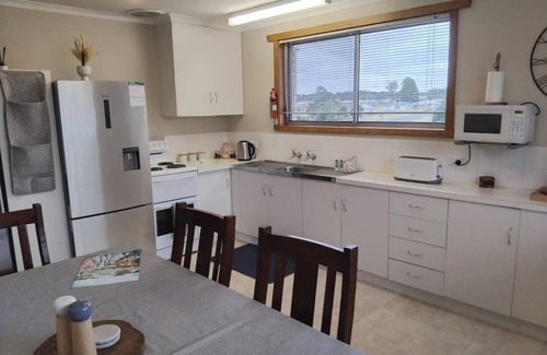 Waratah Villa | Lakeview 2 at Waratah - Peace and Tranquillity near Cradle Mountain.