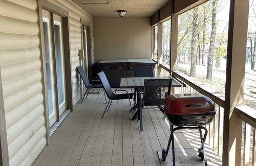 Arkadelphia Cabin | Lakeview- 2 Bedroom, 2 Bath Cottage with deck & hot tub