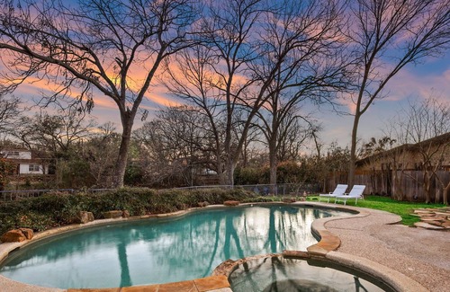 Farmers Branch House | Lakeview 20 sleepers private pool!!