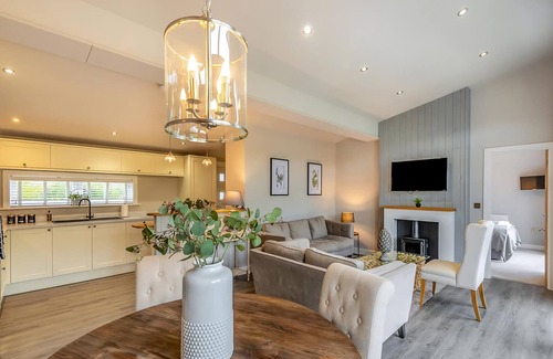 Woodhall Spa Ski Chalet | Lakeview 3 Pet Friendly
