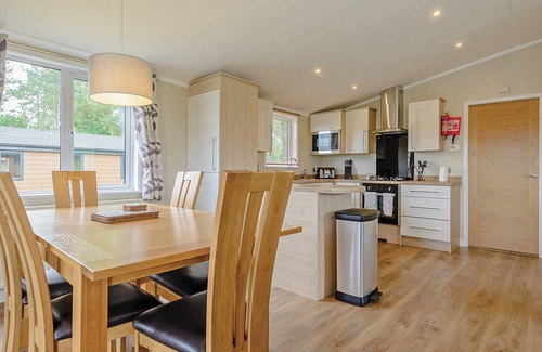 Woodhall Spa Ski Chalet | Lakeview 3 Pet Friendly
