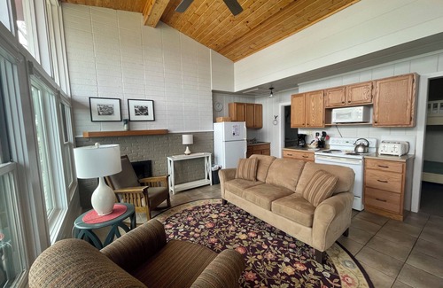 Lake Township Apartment | Lakeview Apartment #1 at Chimney Corners Resort