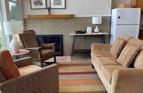 Lake Township Apartment | Lakeview Apartment #1 at Chimney Corners Resort