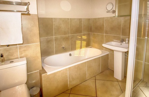 Farrarmere Hotel | Lakeview Boutique Hotel & Conference Center