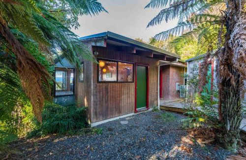 Pukawa House | Lakeview Bush Hideaway - Pukawa Holiday Home