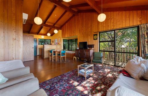 Pukawa House | Lakeview Bush Hideaway - Pukawa Holiday Home
