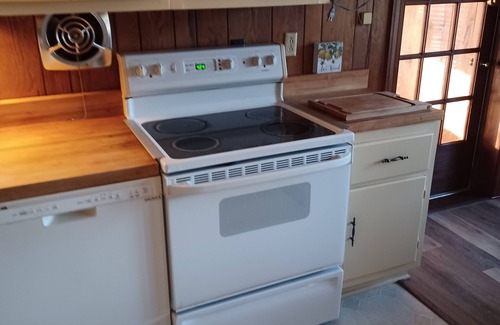 Ruby Cabin | Lakeview Cabin 12649 Wagon Trail Goldvein, VA 22720