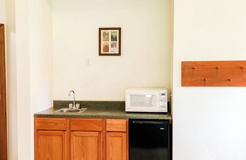Pershing Cabin | Lakeview Cabin A, Geneva Center Woodland Campsites in Rochester Indiana