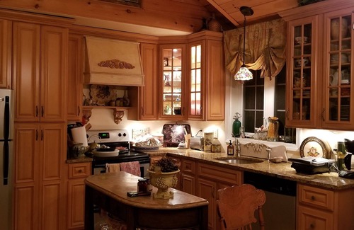 Woodford Cabin | Lakeview Cabin in the Mountains