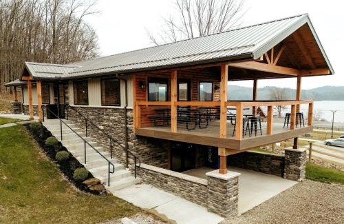 Scio House | Lakeview Cabin Perfect for Groups with Hot-Tub in Ohio