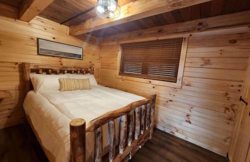 Scio House | Lakeview Cabin Perfect for Groups with Hot-Tub in Ohio