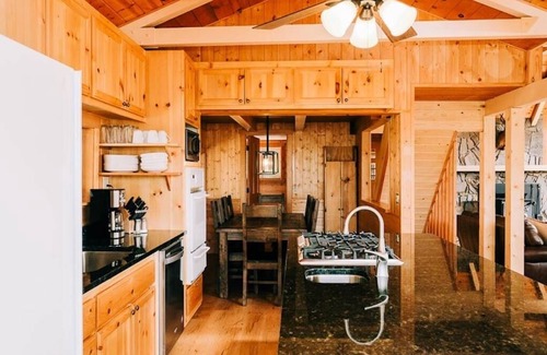 Bass Lake House | Lakeview Cabin with Boat Slip