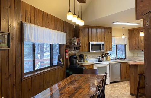 Serene Lakes Cabin | Lakeview Capone Getaway, great sledding on property, fun loft for kids, Lg deck