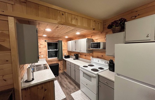 Auburn Apartment | Lakeview Central Hub