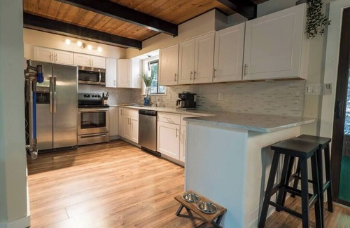 East Stroudsburg House | Lakeview Chalet w/Hot Tub, Sauna, Decks, Boats, & Fire Pit!
