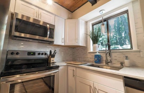 East Stroudsburg House | Lakeview Chalet w/Hot Tub, Sauna, Decks, Boats, & Fire Pit!