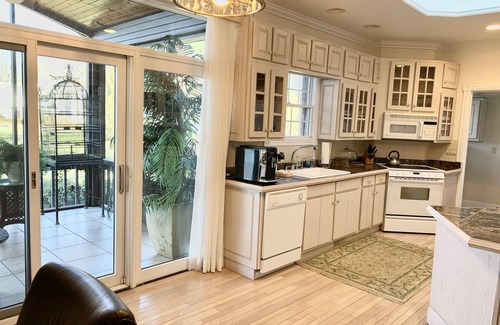 Carbondale House | Lakeview, Community Pool, Private Hot Tub, Walking Trails