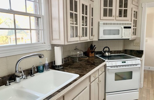 Carbondale House | Lakeview, Community Pool, Private Hot Tub, Walking Trails