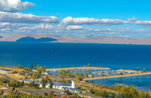 Harbor Village Apartment | Lakeview Condo 941-1