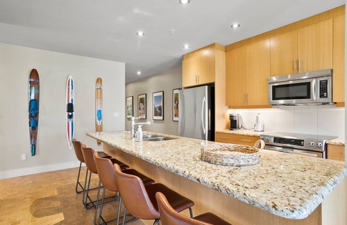 Sicamous Apartment | Lakeview condo on Mara Lake with Pool, Boat Slip and Gym