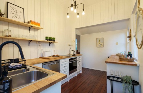 Mooloolah Valley House | Lakeview Cottage in Mooloolah Valley