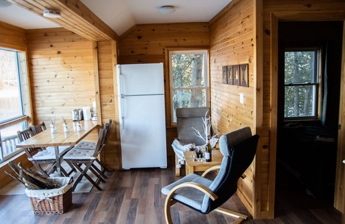 North Frontenac Ski Chalet | Lakeview Cottage - Myers Cave Resort