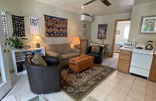 Maryland Apartment | Lakeview Cottage - Guest Cottage on Goodyear lake - close to Baseball Parks.
