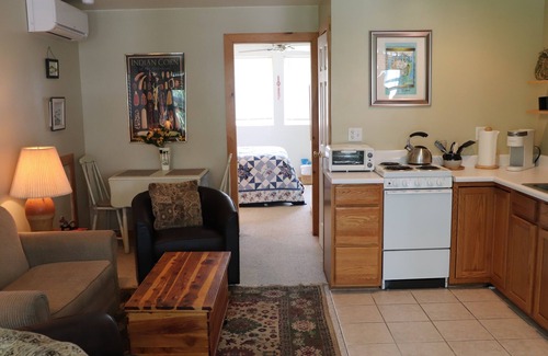 Maryland Apartment | Lakeview Cottage - Guest Cottage on Goodyear lake - close to Baseball Parks.