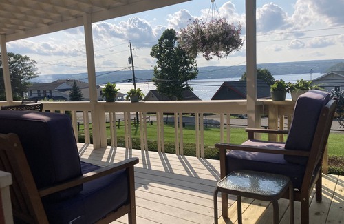 Dundee Cottage | Lakeview Cottage Has it All!