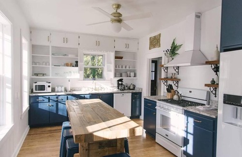 Baileys Harbor House | Lakeview Cottage in Downtown Baileys Harbor