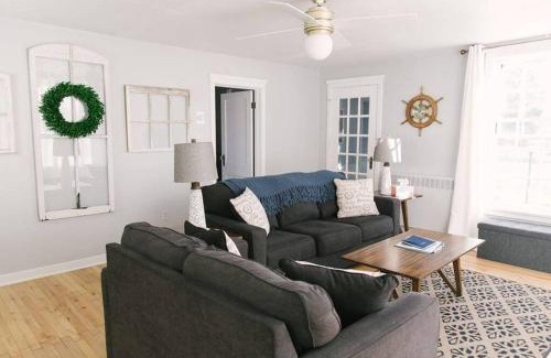 Baileys Harbor House | Lakeview Cottage in Downtown Baileys Harbor