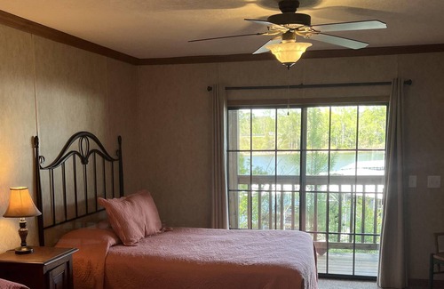 Kirby Cottage | Lakeview cottage on Lake Greeson with private hot tub!