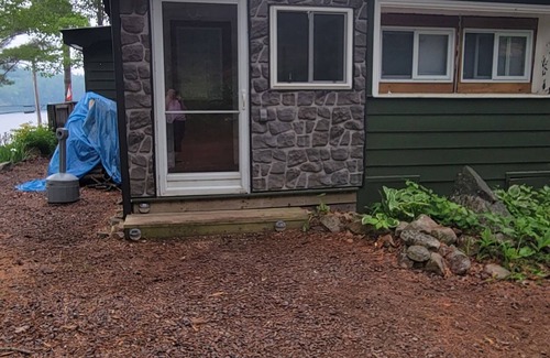 Addington Highlands Cottage | Lakeview cottage on Mazinaw Lake