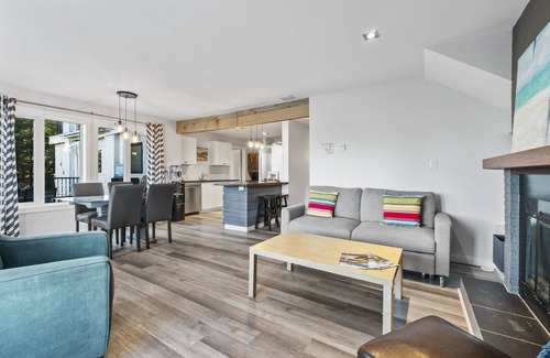 Central Okanagan Ski Chalet | Lakeview Cottage with beach access, stunning views