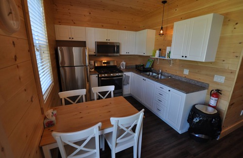 North Kawartha Cottage | Lakeview Cottages and Marina