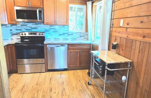Cedar Ridge Cabin | Lakeview Country Cabin ~ Cloud 9 - AMAZING treehouse VIEWS