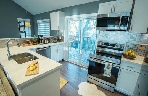 Valentia Cottage | Lakeview Cozy Cottage: Close to Water for Swimming, Fishing & Kayaking