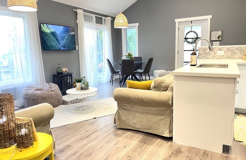 Valentia Cottage | Lakeview Cozy Cottage: Close to Water for Swimming, Fishing & Kayaking