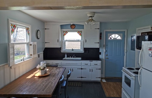 Leamington Cottage | Lakeview Cozy Cottage