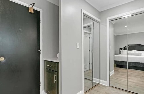 Lake View East Apartment | Lakeview Cozy Studio Apartment