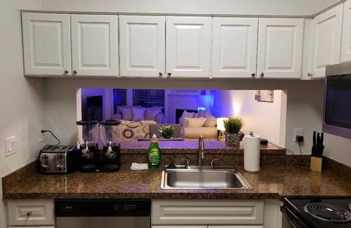 Clinton Township House | Lakeview Cozy Townhouse - 5 min from Hall Road