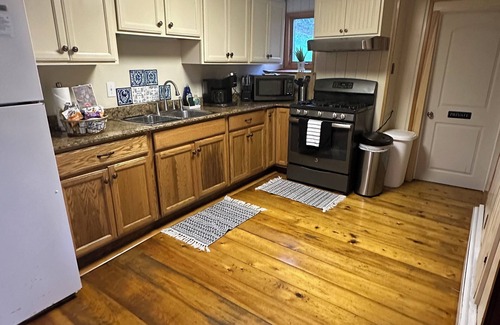 Moravia Cottage | Lakeview Crooked Cascade Cottage on Owasco