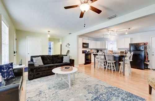Canyon Lake House | Lakeview Escape -Hot Tub/Fire Pit/Ping Pong/Super fast Internet/Walk to Lake